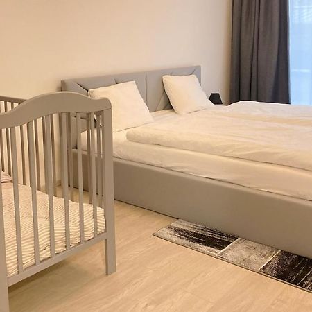 Tran Chien Apartment With Free Private Parking Praga Exterior foto
